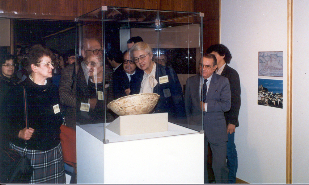 Colloque de Lisbonne, visite de l’exposition à Mertolà 1987, de gauche à droite  G. Berti, J. Zozaya, G. D’Archimbaud